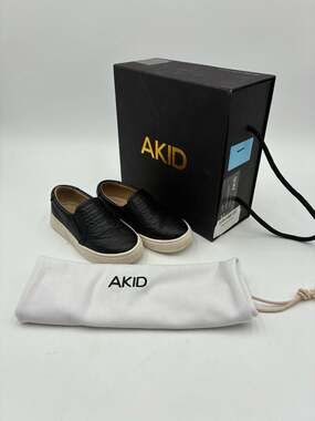 AKID Liv Kids Unisex Black Snake Embossed Slip-On Sneakers Toddler 8c